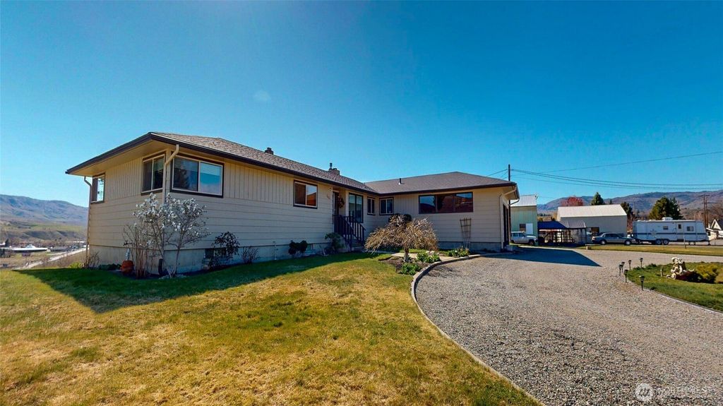 Photo of 644 Dewberry Avenue E, Omak, WA 98841 (MLS # 2498704)