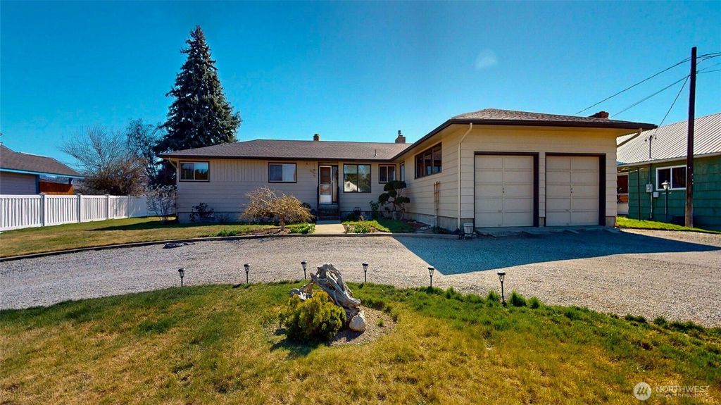 Photo of 644 Dewberry Avenue E, Omak, WA 98841 (MLS # 2498704)