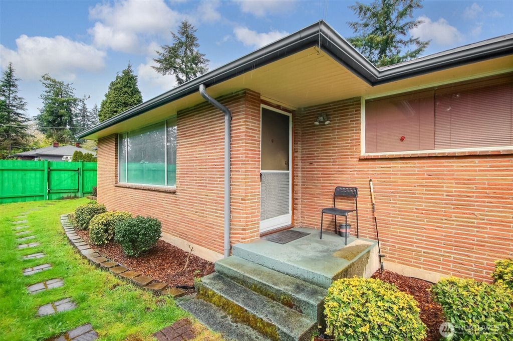Photo of 810 SW 356th Street, Federal Way, WA 98023 (MLS # 2359358)