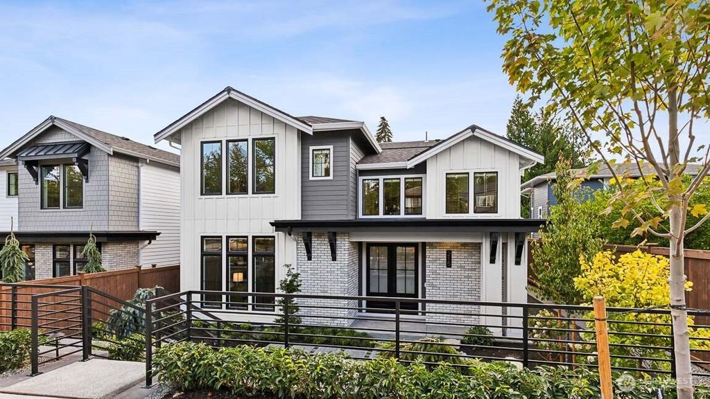 Photo of 215 8th Avenue W, Kirkland, WA 98033 (MLS # 2385877)