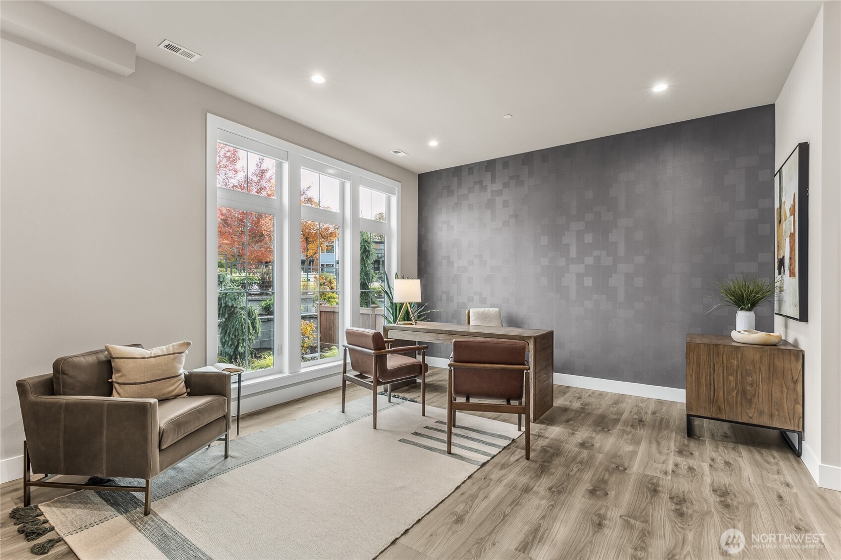 215 8th Avenue W