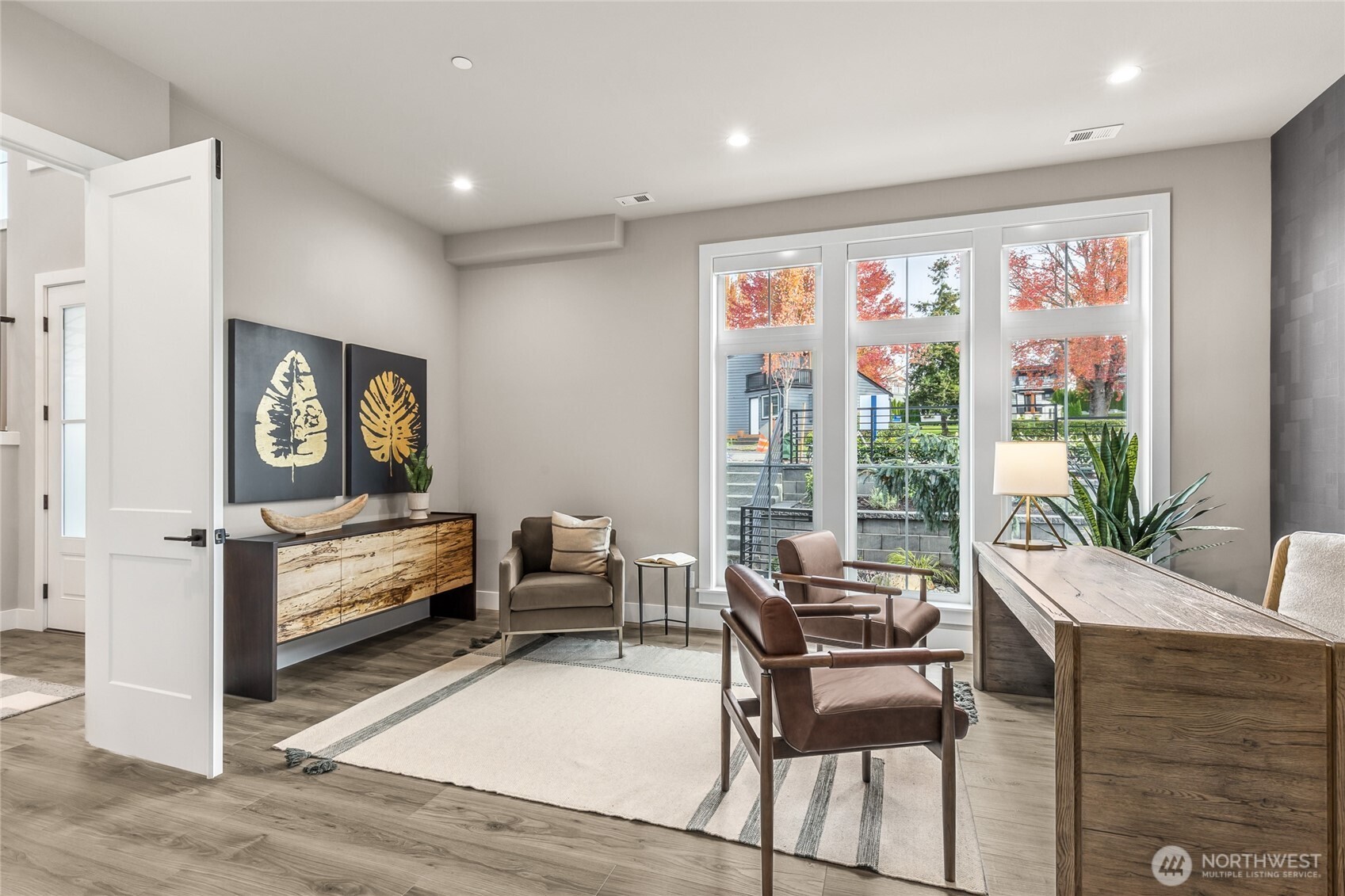 215 8th Avenue W