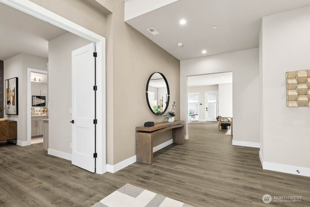 215 8th Avenue W