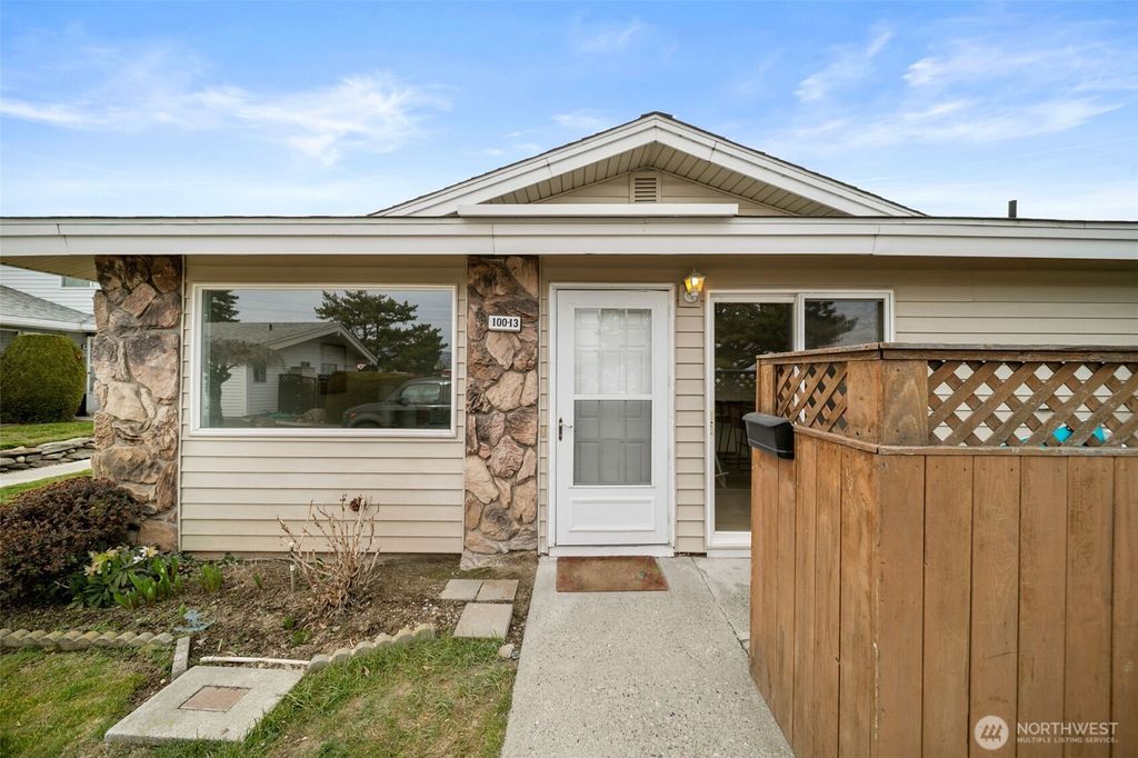 Photo of 100 Simon Street #13, East Wenatchee, WA 98802 (MLS # 2486219)