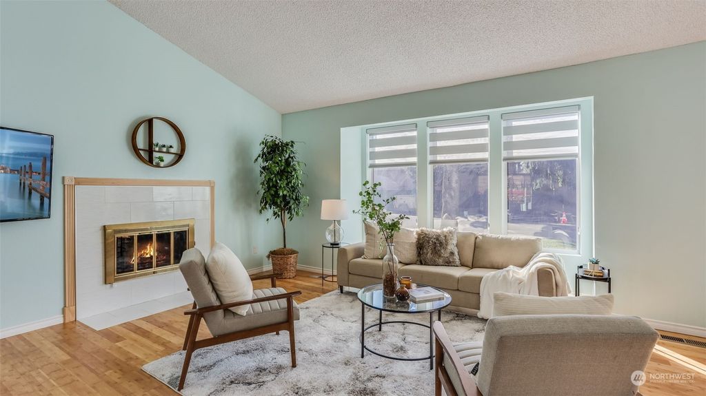 Photo of 17810 157th Avenue SE, Renton, WA 98058 (MLS # 2328412)