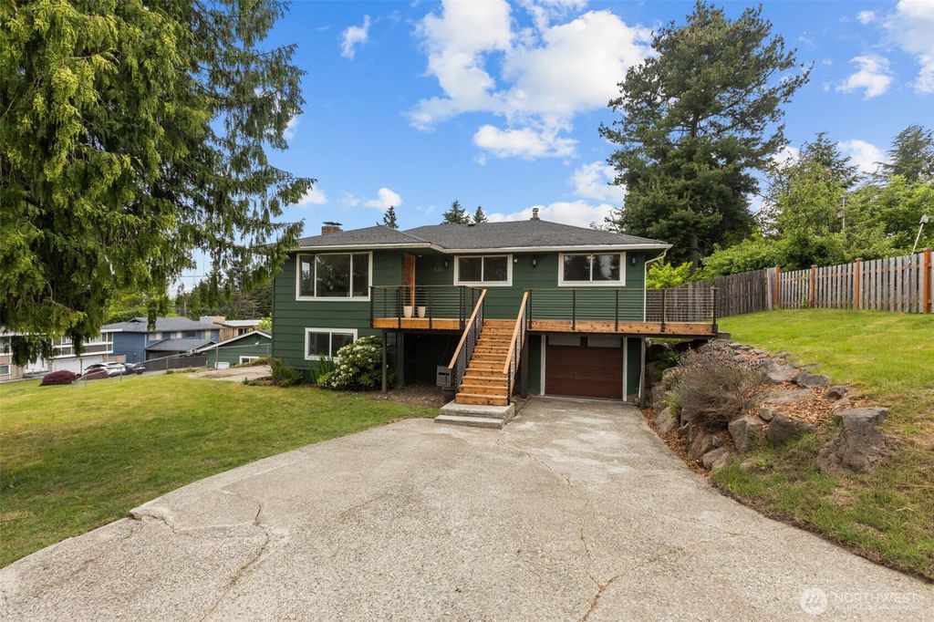 Photo of 430 S 201st Street, Des Moines, WA 98198 (MLS # 2376482)
