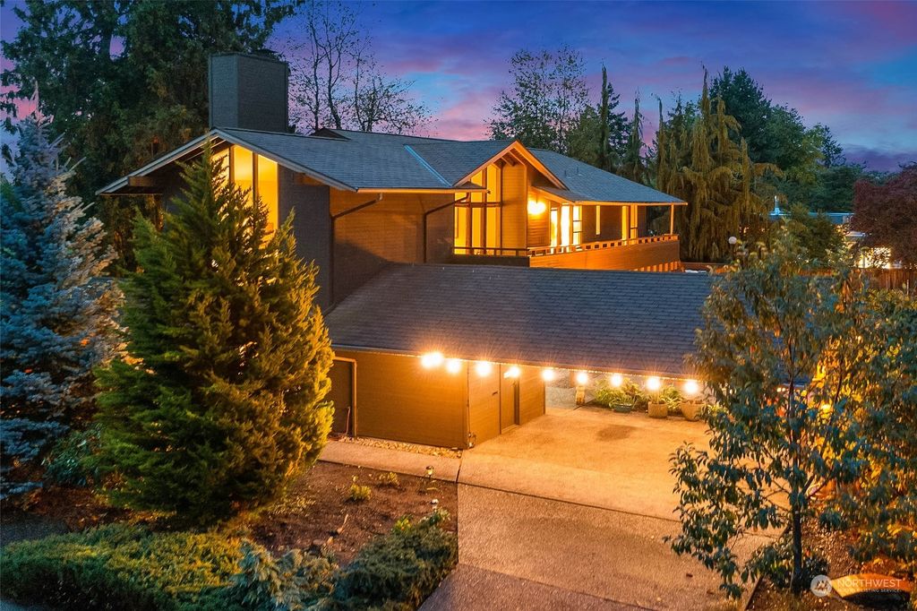 Photo of 7026 31st Avenue NE, Seattle, WA 98115 (MLS # 2166574)