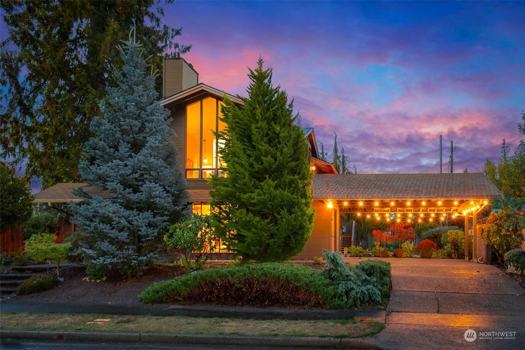 Photo of 7026 31st Avenue NE, Seattle, WA 98115 (MLS # 2166574)