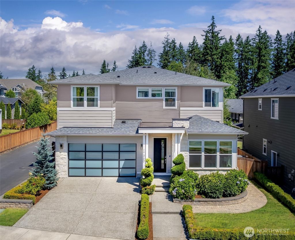 Photo of 17360 NE 122nd St St, Redmond, WA 98052 (MLS # 2404914)