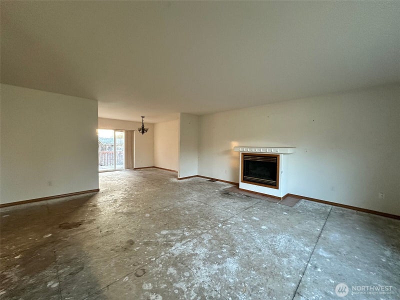 2111 Laurel St