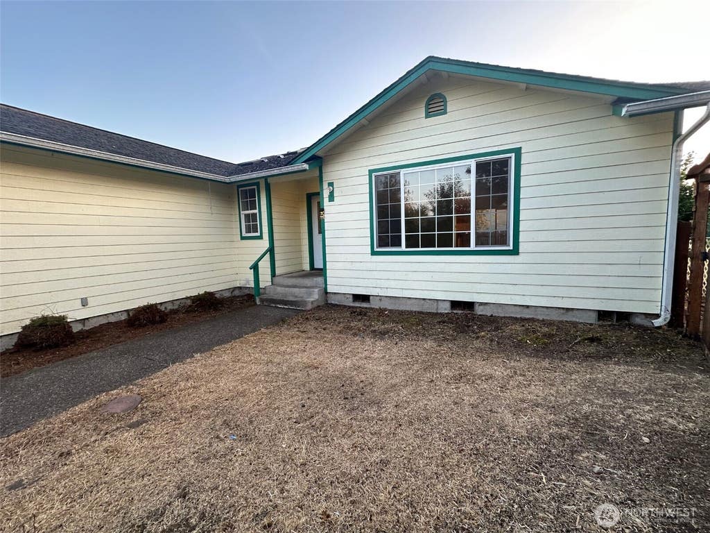 Photo of 2111 Laurel St ST, Shelton, WA 98584 (MLS # 2570571)