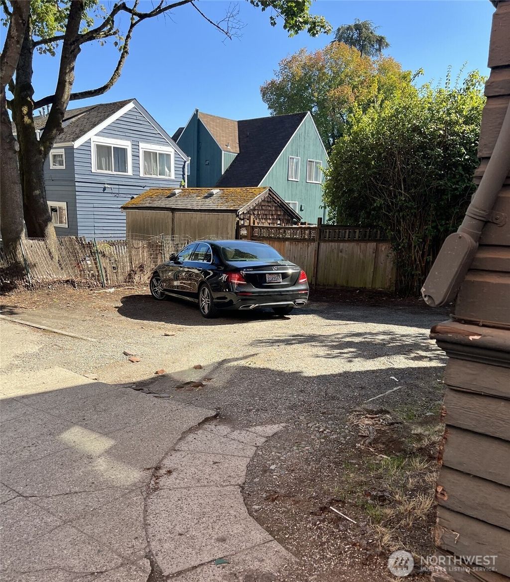 Photo of 4722 20th Avenue NE, Seattle, WA 98105 (MLS # 2441073)