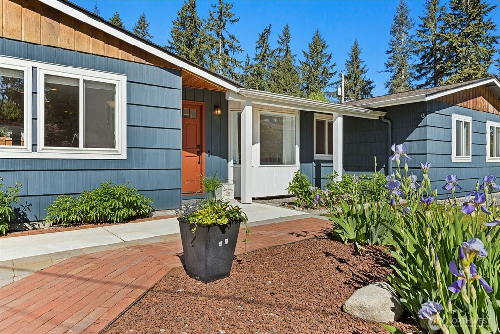 Photo of 2011 145th Avenue SE, Bellevue, WA 98007 (MLS # 2522884)