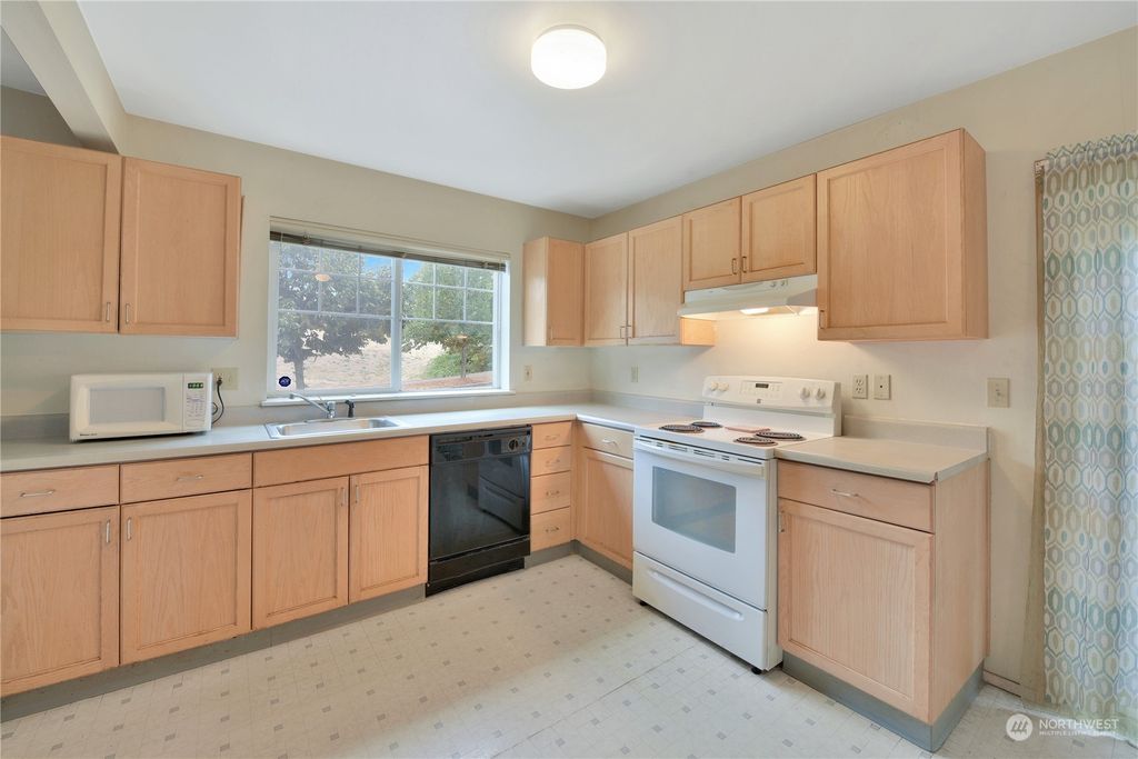 Photo of 1700 Martin Luther King Jr Way S, Seattle, WA 98144 (MLS # 1997105)