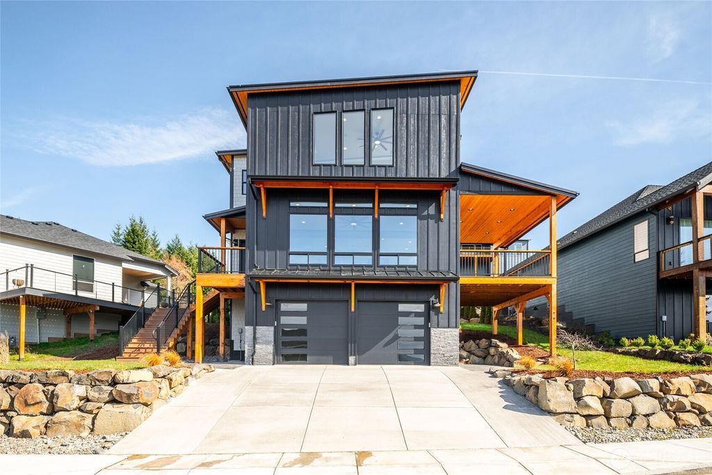 Photo of 120 Victoria Circle, Kalama, WA 98625 (MLS # 2490211)