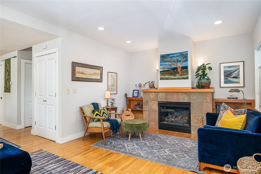 Photo of 2225 Eastlake Avenue E #102, Seattle, WA 98102 (MLS # 2371075)