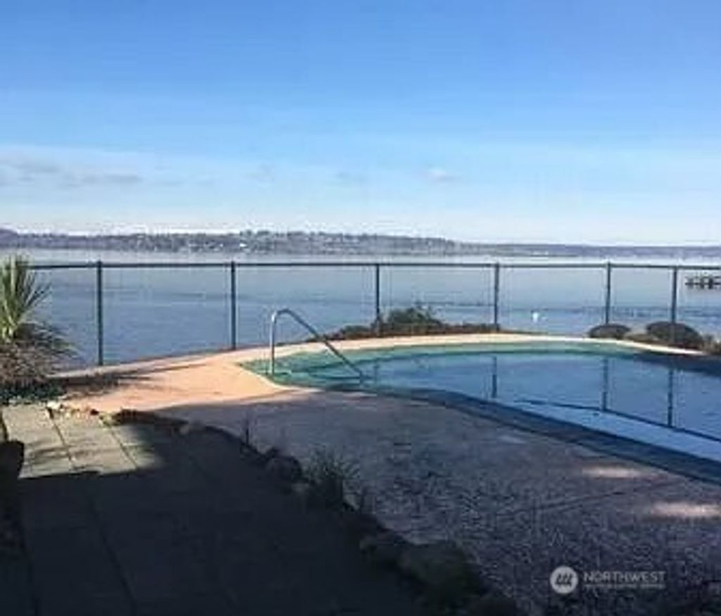 Photo of 6225 Lake Washington Blvd Blvd NE #102, Kirkland, WA 98033 (MLS # 2506163)