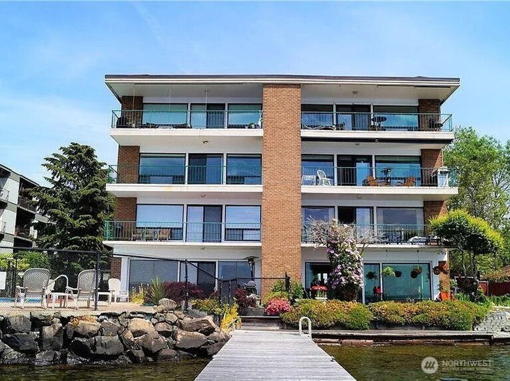 Photo of 6225 Lake Washington Blvd Blvd NE #102, Kirkland, WA 98033 (MLS # 2506163)