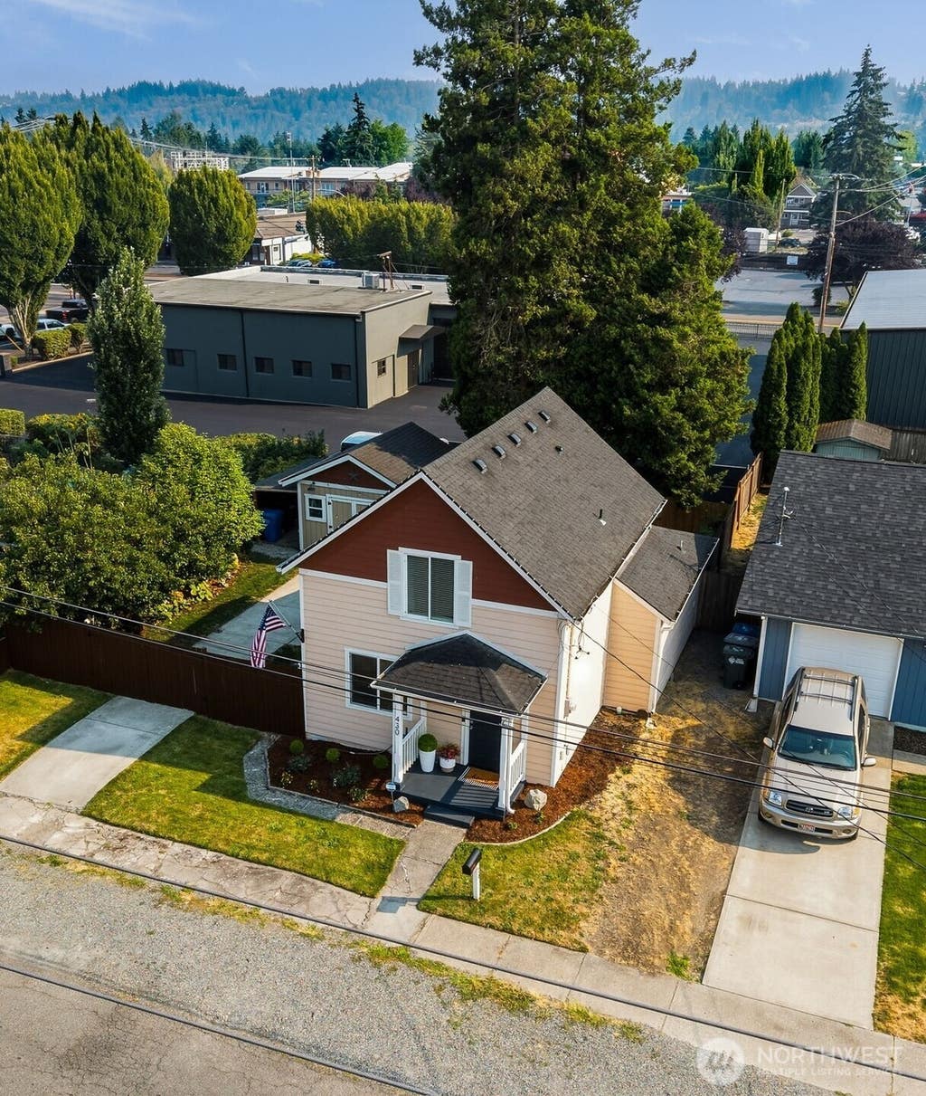Photo of 430 2nd Avenue NE, Puyallup, WA 98372 (MLS # 2565544)