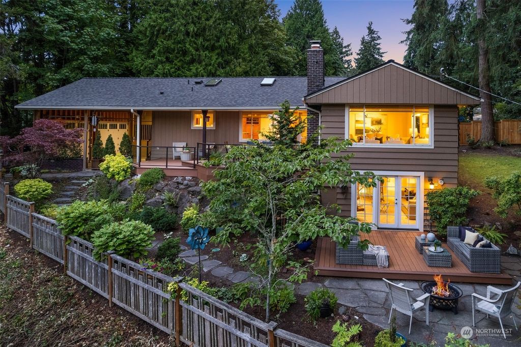 Photo of 15706 25th Avenue SW, Burien, WA 98166 (MLS # 2276821)