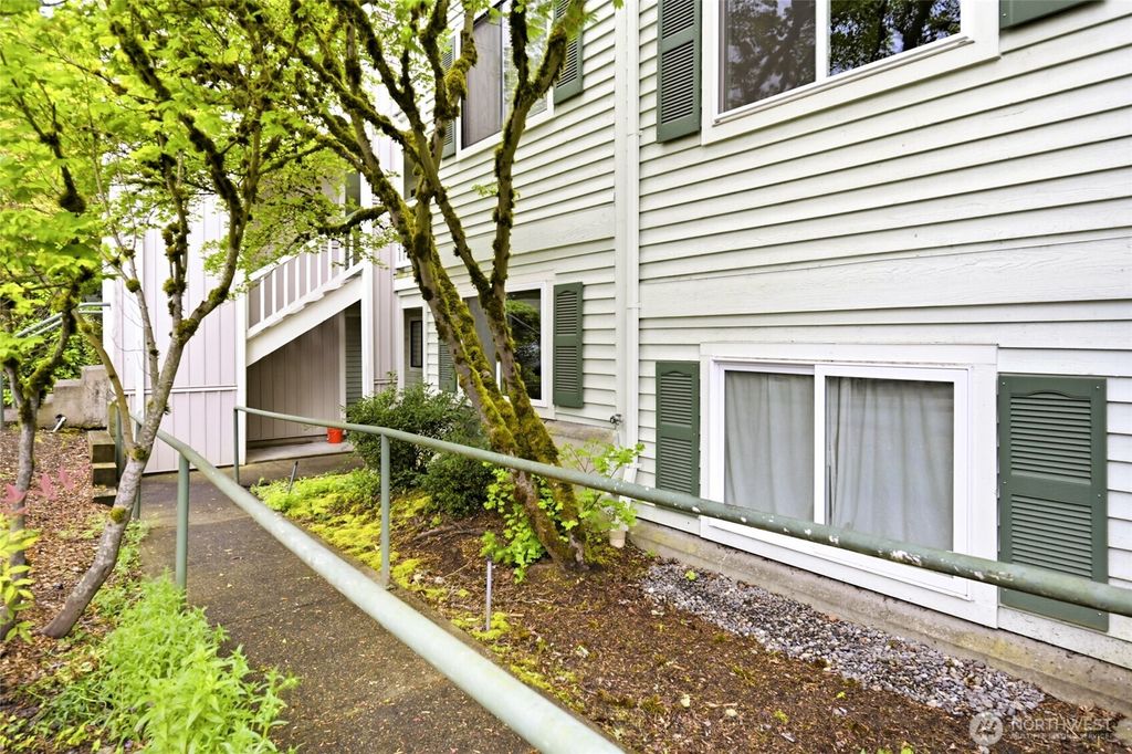 Photo of 25005 98th Place S #C102, Kent, WA 98030 (MLS # 2522943)