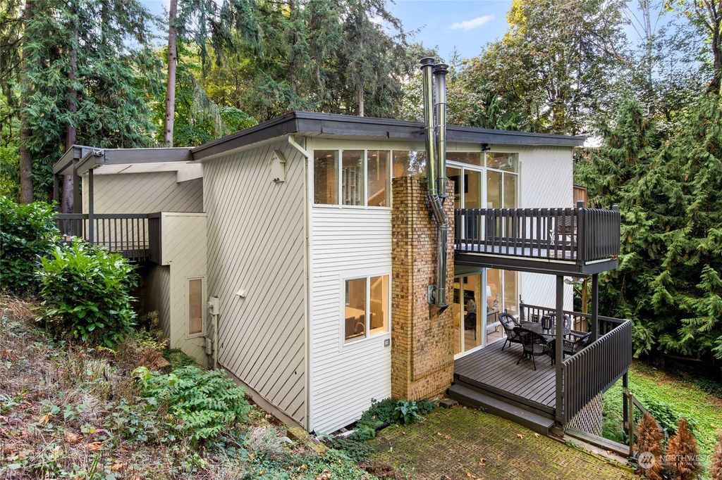Photo of 4519 Lake Heights Street, Bellevue, WA 98006 (MLS # 2297575)