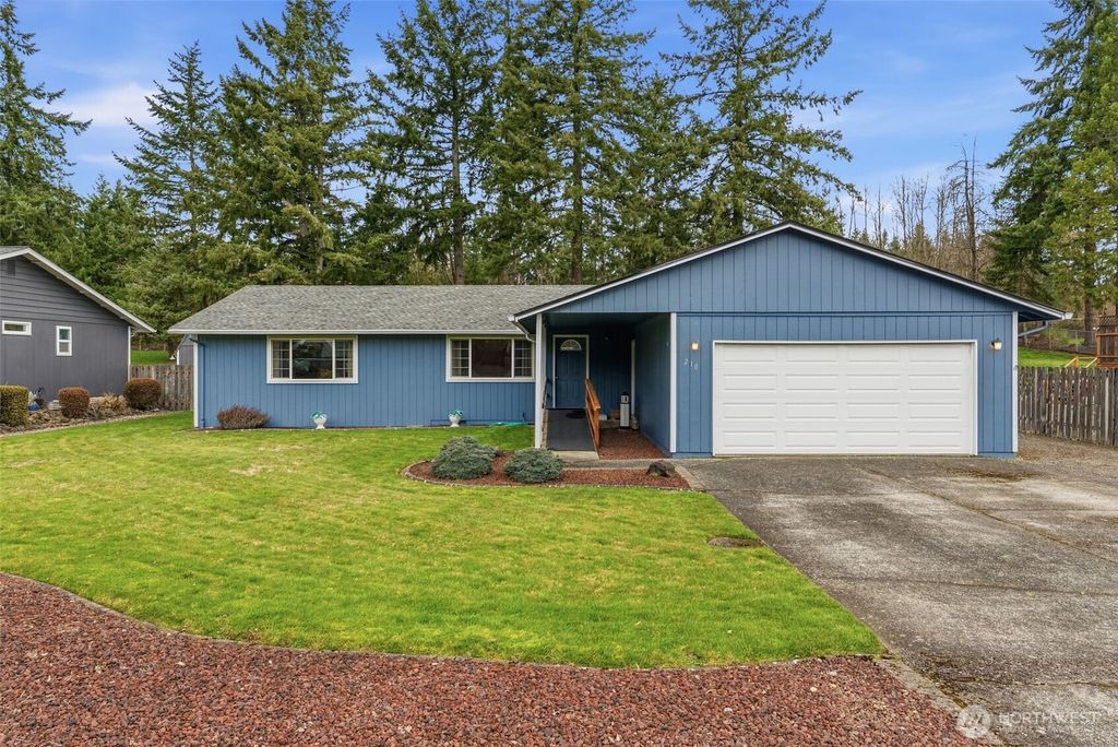 Photo of 210 Beacon Hill Drive, Longview, WA 98632 (MLS # 2485889)