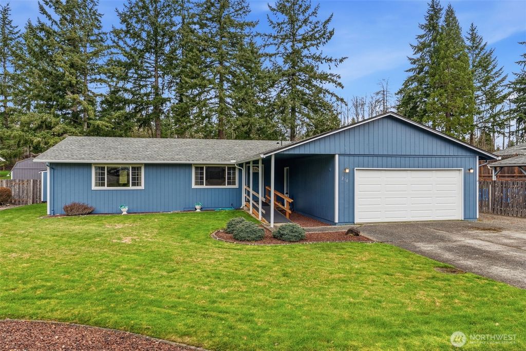 Photo of 210 Beacon Hill Drive, Longview, WA 98632 (MLS # 2485889)