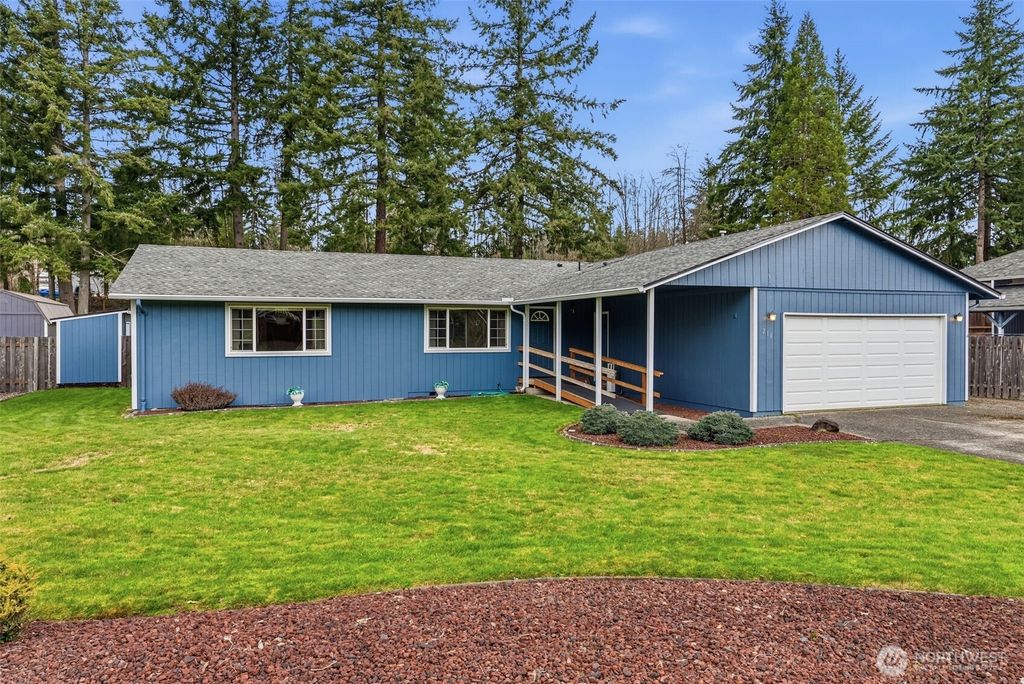 Photo of 210 Beacon Hill Drive, Longview, WA 98632 (MLS # 2485889)