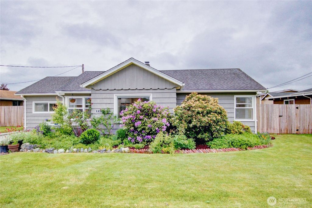 Photo of 1232 S 18th Street, Mount Vernon, WA 98274 (MLS # 2525213)