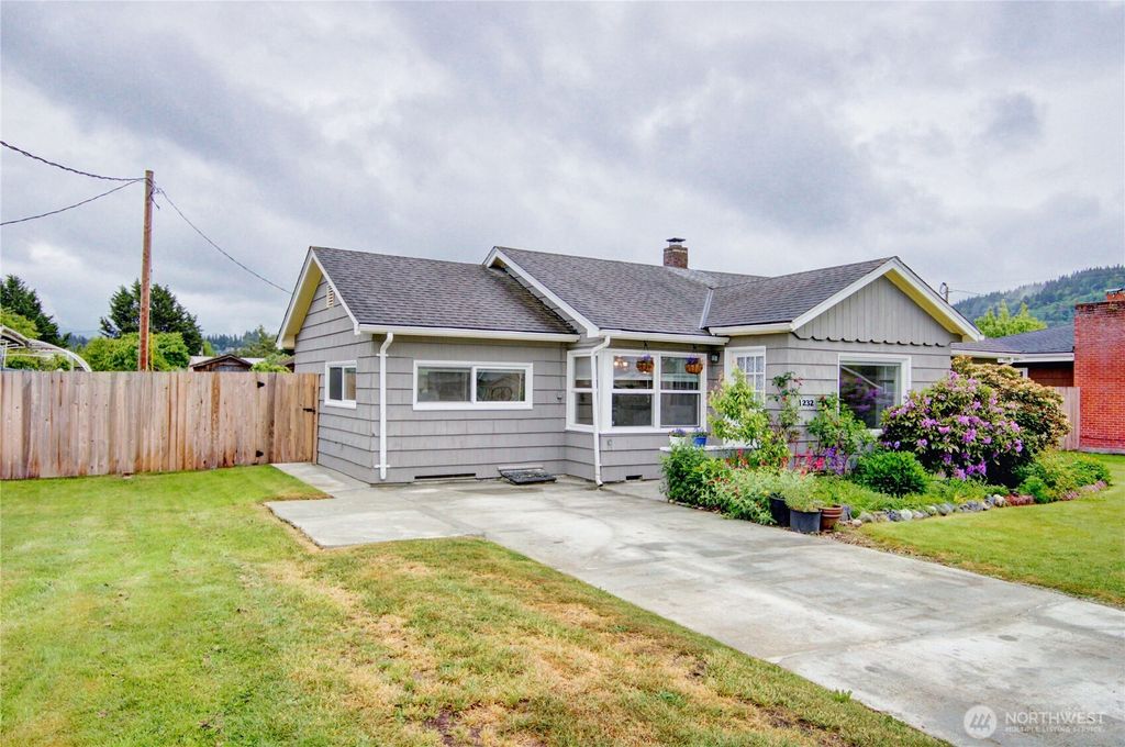 Photo of 1232 S 18th Street, Mount Vernon, WA 98274 (MLS # 2525213)