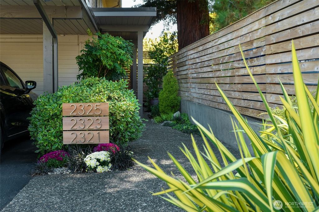 Photo of 2321 W Plymouth Street, Seattle, WA 98199 (MLS # 2420634)