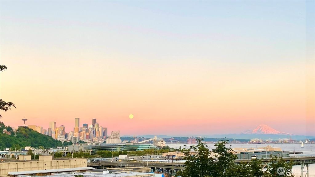 Photo of 2321 W Plymouth Street, Seattle, WA 98199 (MLS # 2420634)