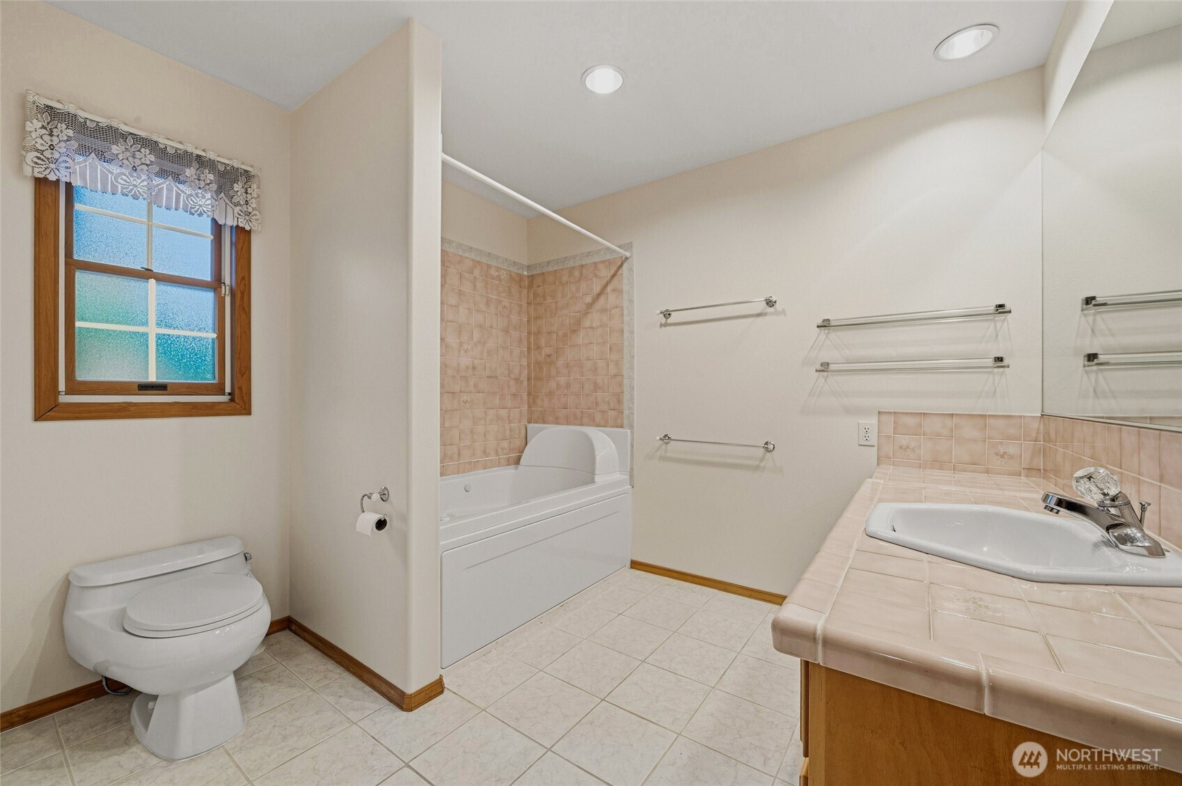 Edmonds, Washington, 98026, United States, 4 Bedrooms Bedrooms, ,3 BathroomsBathrooms,Residential,Active,2034028