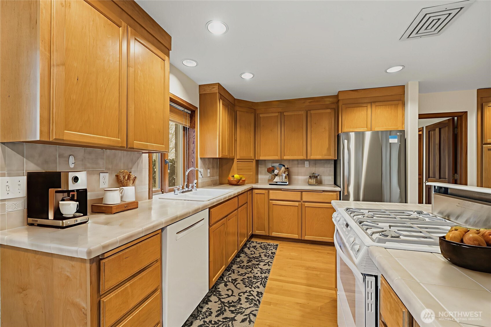 Edmonds, Washington, 98026, United States, 4 Bedrooms Bedrooms, ,3 BathroomsBathrooms,Residential,Active,2034028
