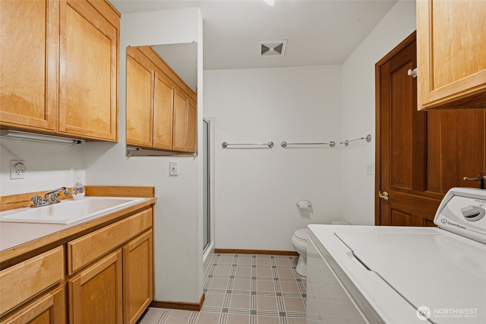 Edmonds, Washington, 98026, United States, 4 Bedrooms Bedrooms, ,3 BathroomsBathrooms,Residential,Active,2034028