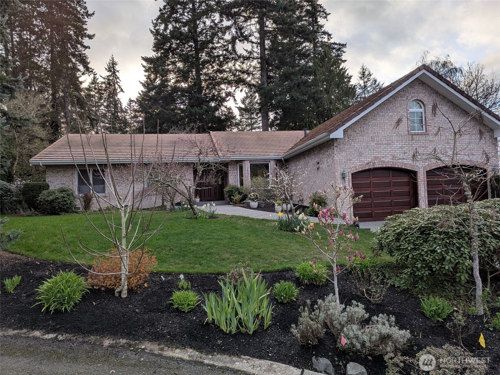 Edmonds, Washington, 98026, United States, 4 Bedrooms Bedrooms, ,3 BathroomsBathrooms,Residential,Active,2034028