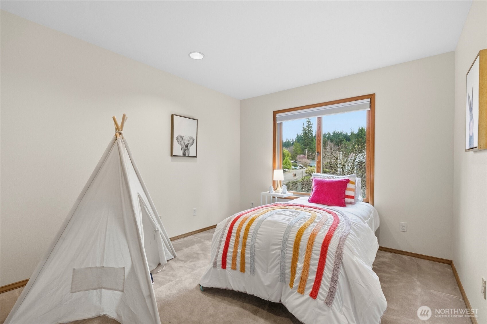Edmonds, Washington, 98026, United States, 4 Bedrooms Bedrooms, ,3 BathroomsBathrooms,Residential,Active,2034028