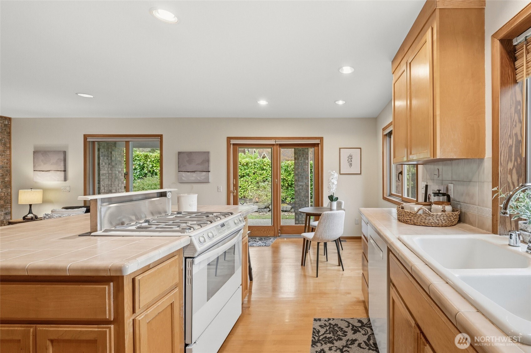 Edmonds, Washington, 98026, United States, 4 Bedrooms Bedrooms, ,3 BathroomsBathrooms,Residential,Active,2034028