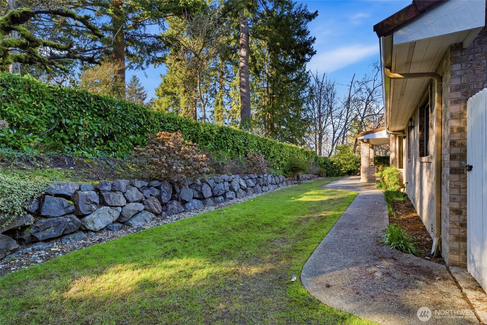 Edmonds, Washington, 98026, United States, 4 Bedrooms Bedrooms, ,3 BathroomsBathrooms,Residential,Active,2034028