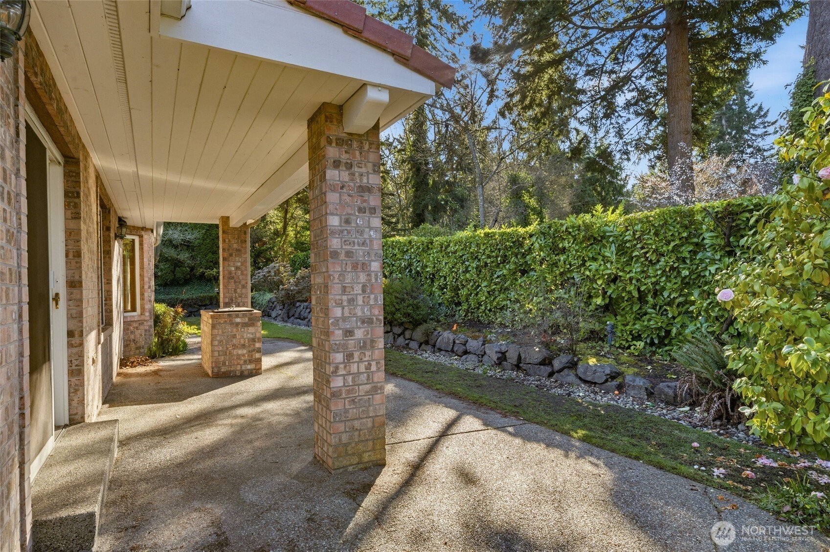 Edmonds, Washington, 98026, United States, 4 Bedrooms Bedrooms, ,3 BathroomsBathrooms,Residential,Active,2034028