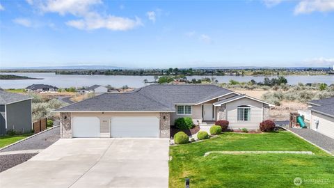 Photo of 426 Viewmont Drive SE, Moses Lake, WA 98837 (MLS # 2513160)