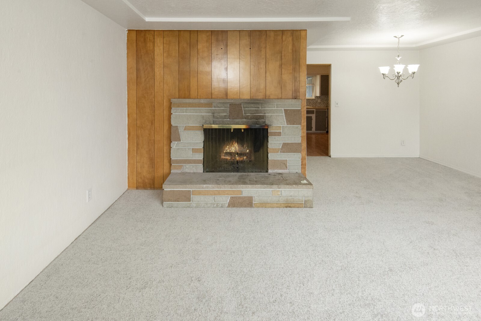 2230 Mountain View Avenue W