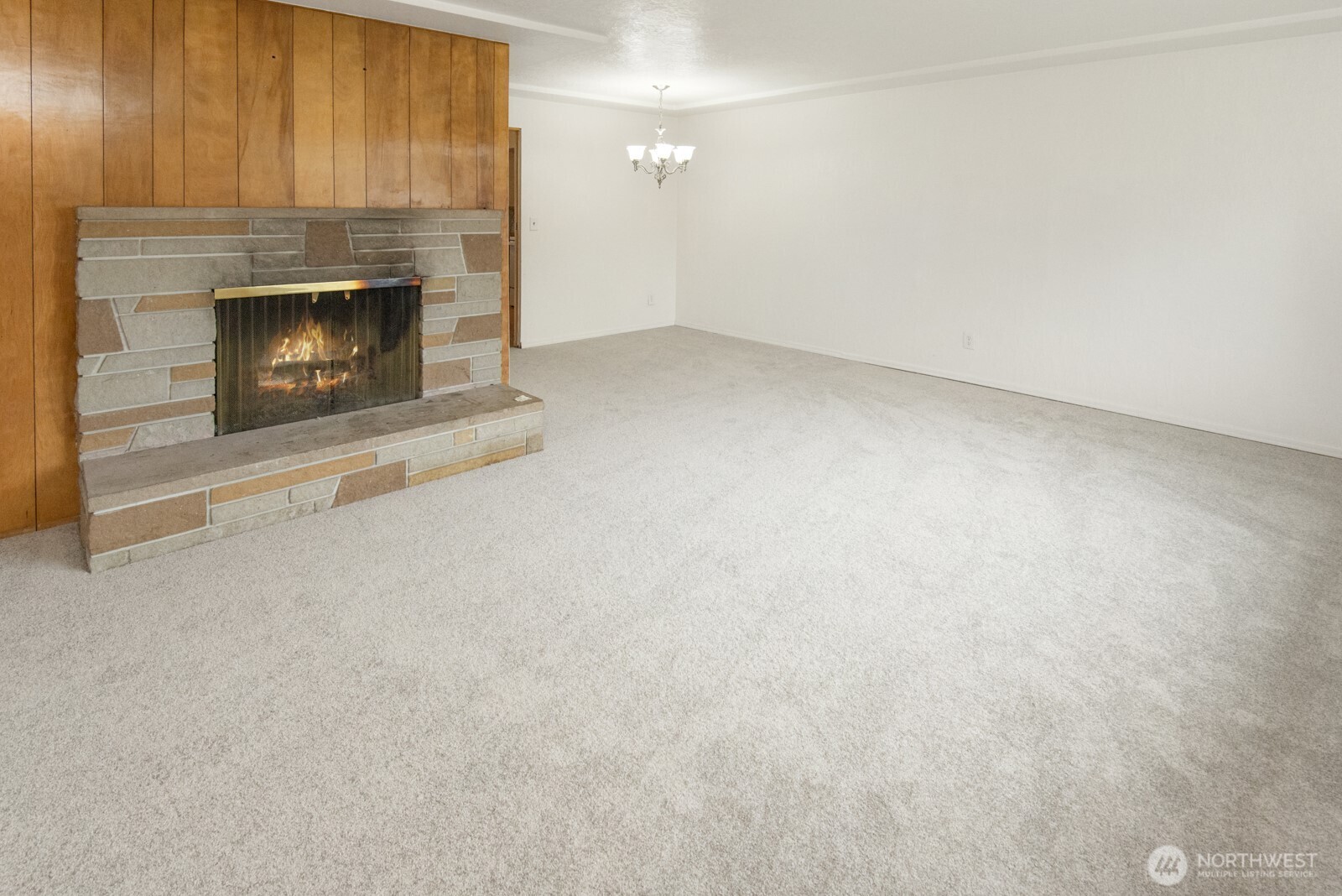 2230 Mountain View Avenue W