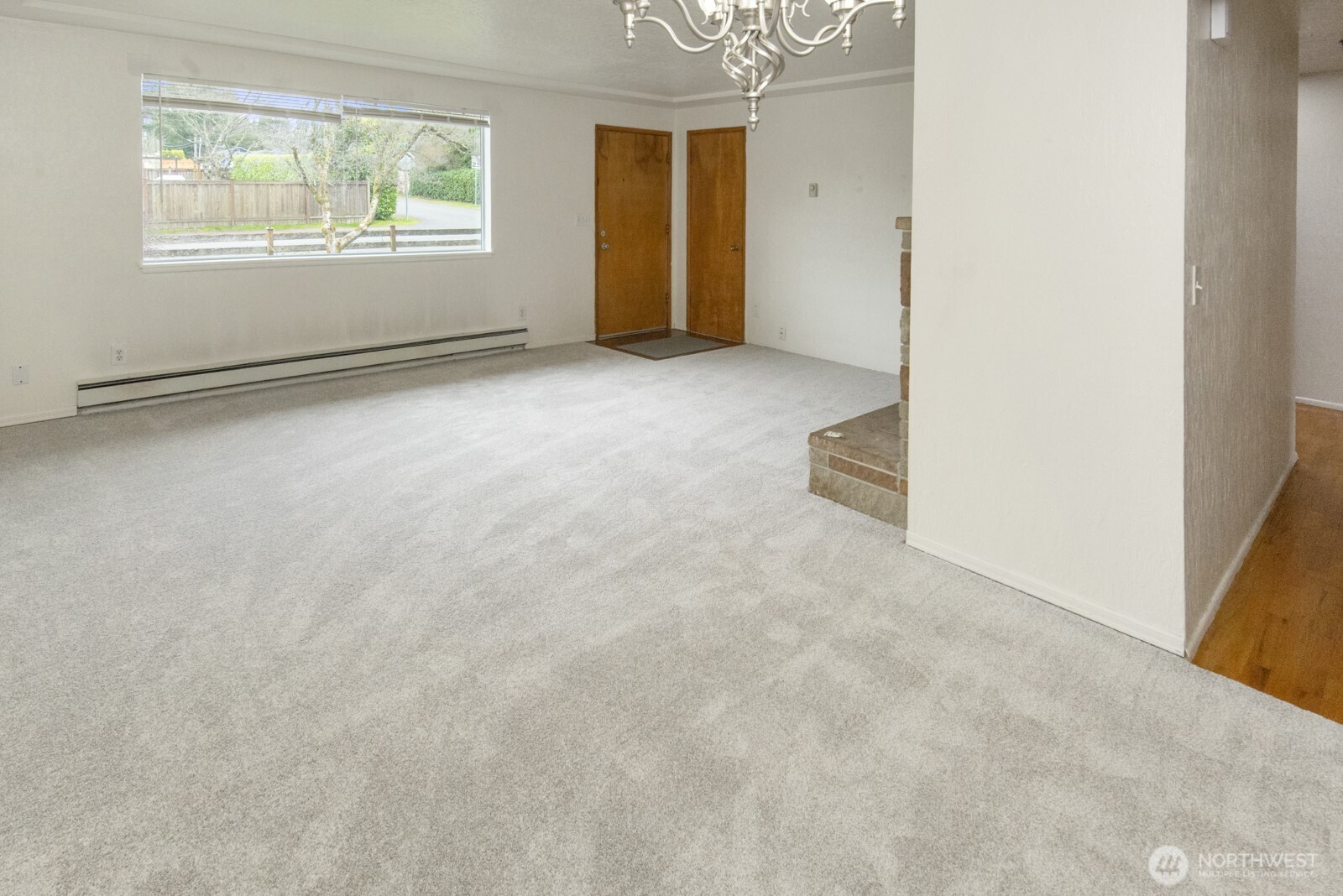 2230 Mountain View Avenue W