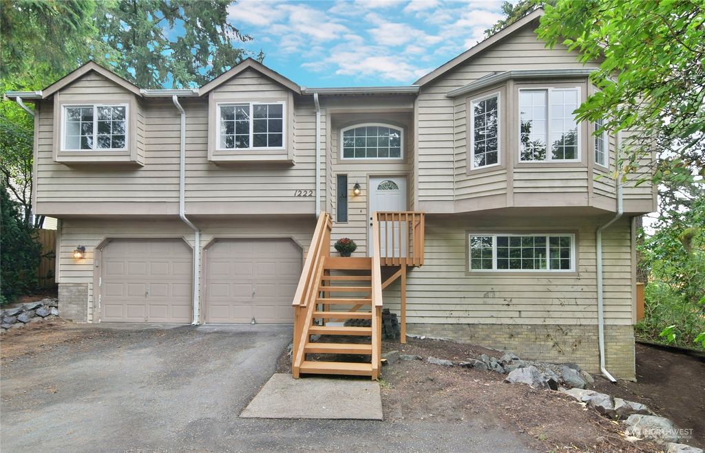 Photo of 1222 NE 104th Street, Seattle, WA 98125 (MLS # 2170007)