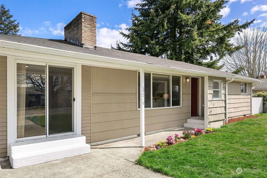 Photo of 17040 S 37th Avenue, SeaTac, WA 98188 (MLS # 2049438)