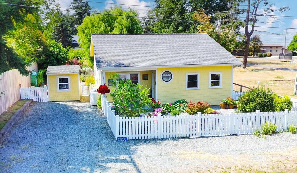 Photo of 11256 2nd Street, Mount Vernon, WA 98273 (MLS # 2567812)