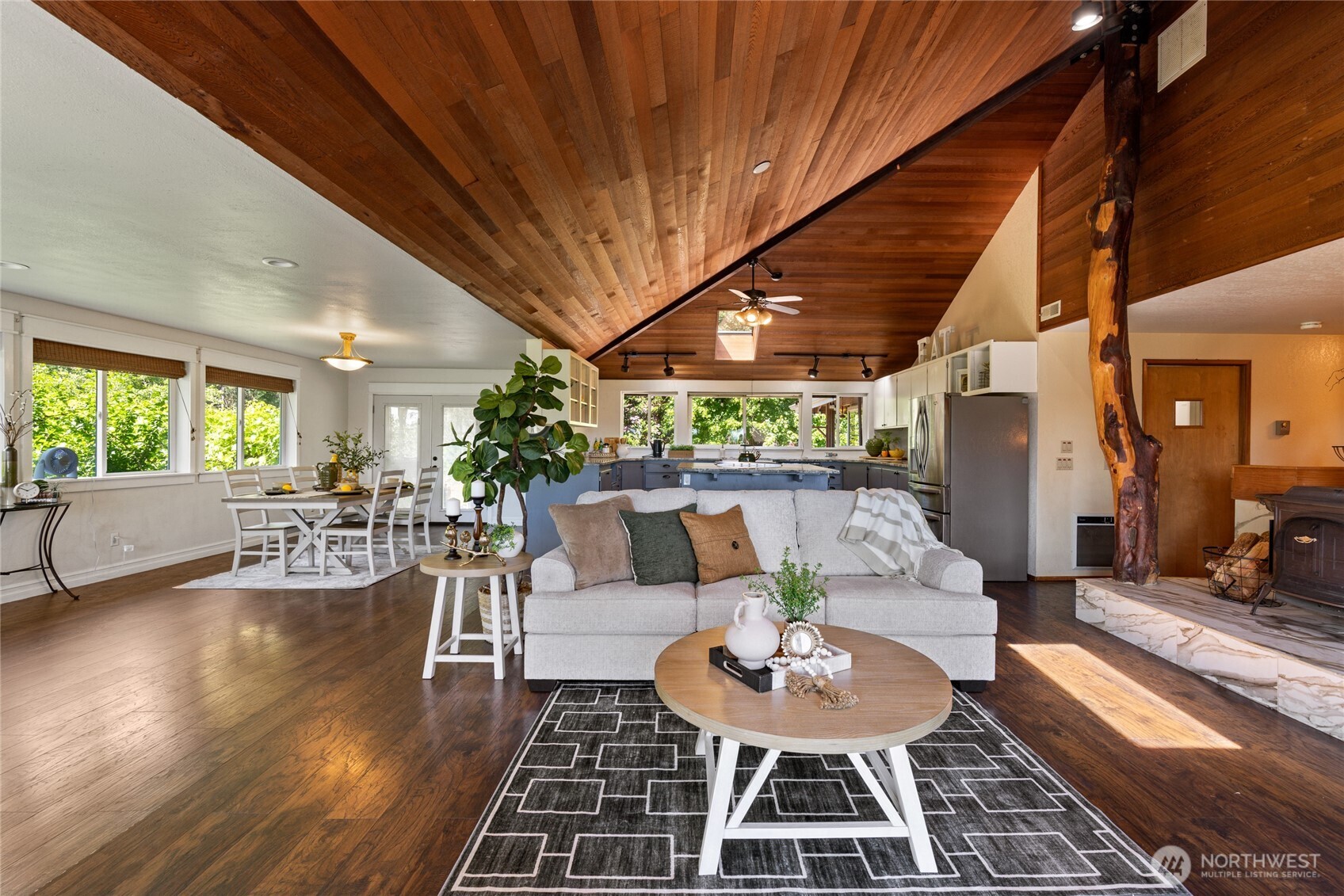 7211 E Grapeview Loop