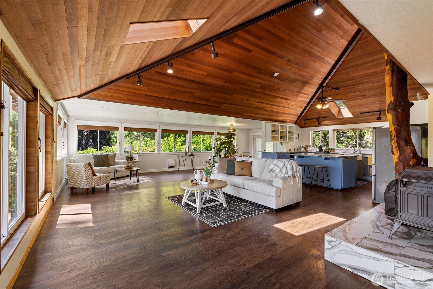 7211 E Grapeview Loop